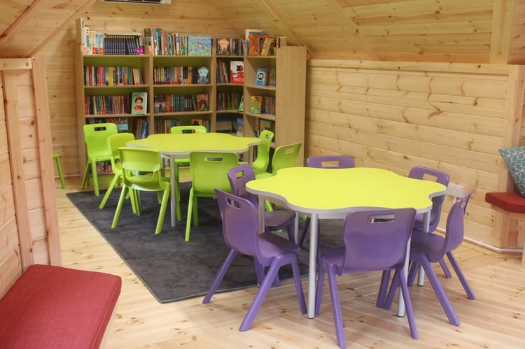 outdoor reading nook for schools